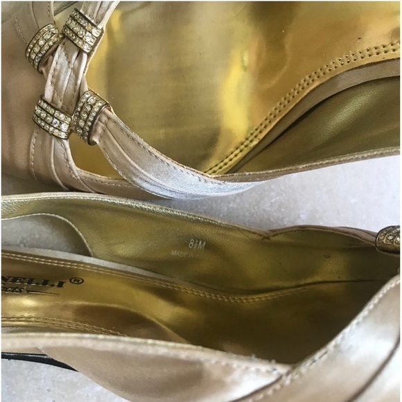 A. MARINELLI Special Effects Cream Gold Satin Kitten Heel Pump 8.5 EUC - Picture 14 of 14